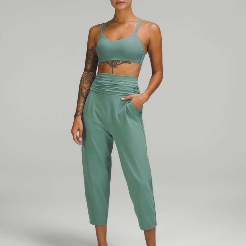 Align Ribbed Waist Cropped Jogger
Tidewater Teal